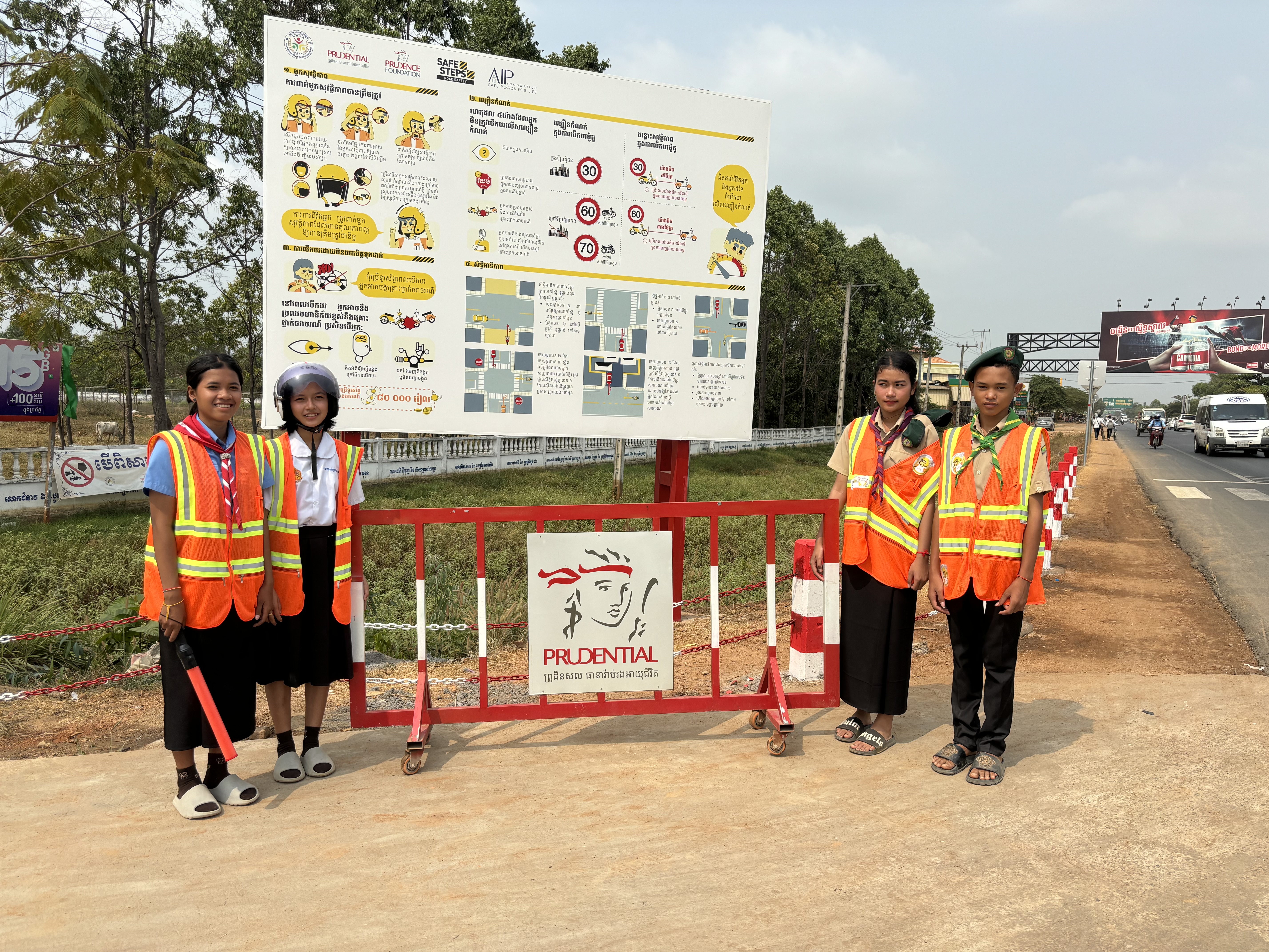 ក្រុមហ៊ុនព្រូដិនសលកម្ពុជា និងអង្គការមូលនិធិបង្ការរបួសអាស៊ីលើកកម្ពស់សុវត្ថិភាពចរាចរណ៍នៅ វិទ្យាល័យស្ទឹងសែន ក្នុងខេត្តកំពង់ធំ តាមរយៈគម្រោងកែលម្អហេដ្ឋារចនាសម្ព័ន្ធតំបន់សាលារៀន
