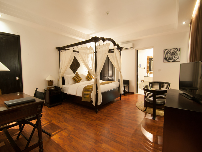La Rose Suites